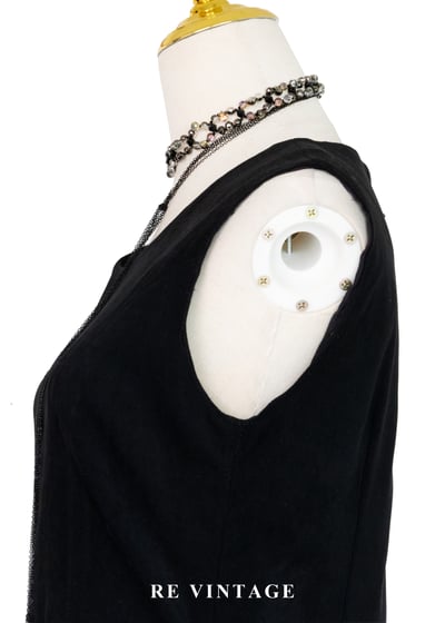 質感單品 - 極簡俐落金釦黑色迷你洋裝9