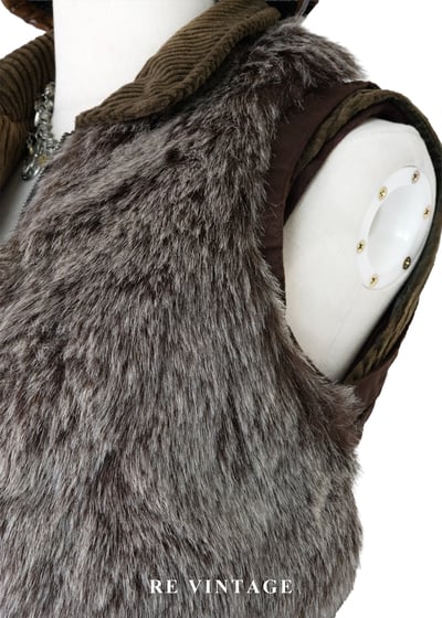 荒野獵人毛絨絨短版背心6