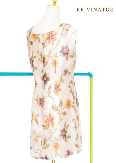 漂亮壓花米白色夏日洋裝9