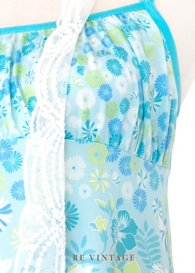 清涼薄荷藍轉動的小花細肩帶洋裝8