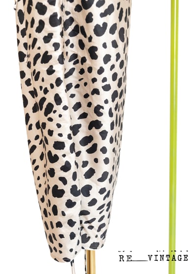 光滑小豹紋露背側邊抽皺洋裝4