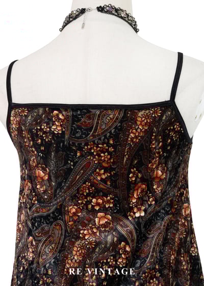 細緻花葉絨布圖騰細肩帶背心13