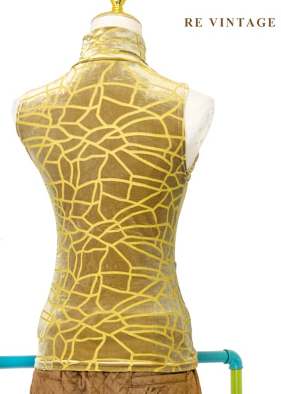 Memory of Light 金黃色絨布背心8