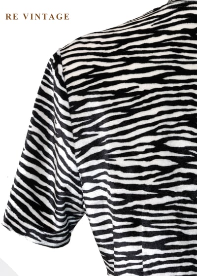 黑白流動斑馬紋絨布上衣10