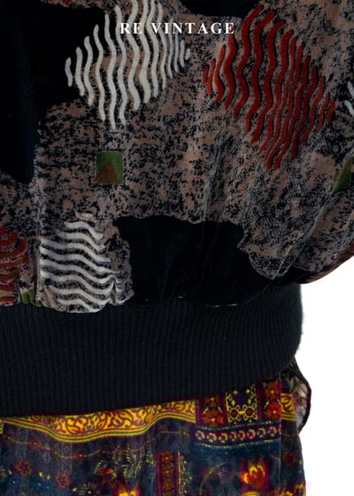 暗色拼貼圖騰藝術感絨布外套11