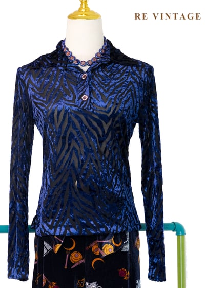 午夜藍燒絨斑馬紋上衣1