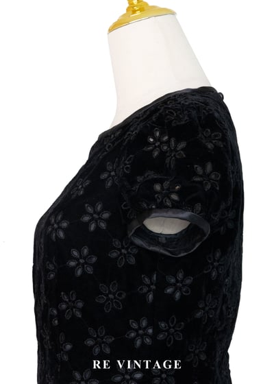 刻畫在夢裡的黑色小花上衣7