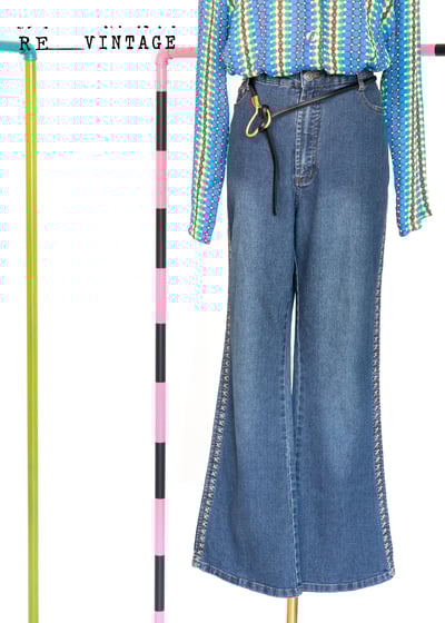 雙色小花刺繡微喇叭牛仔褲1