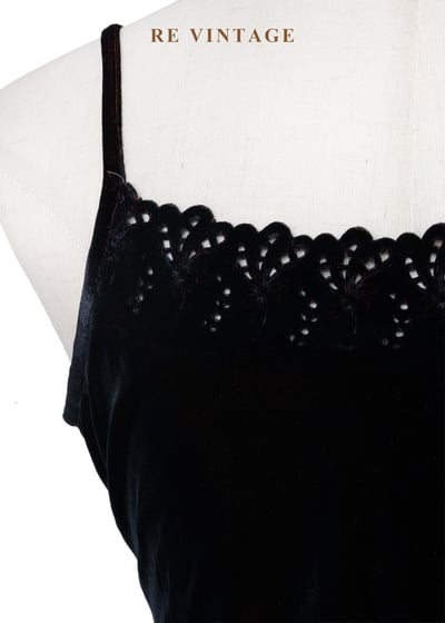 紅光雕刻小花絨布細肩帶背心9