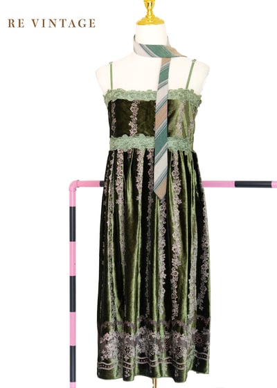 宮廷公主高級綠絨布細肩帶洋裝1