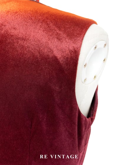 粉紅餘光中的溫柔絨布洋裝10