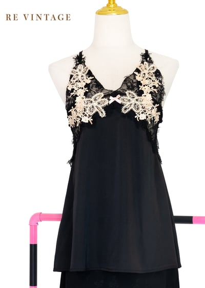 奶霧花語甜美黑系細肩帶背心1