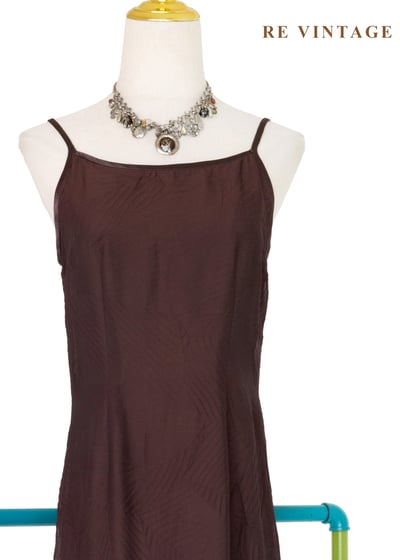 煙燻棕交錯壓印紋理細肩帶長洋裝3