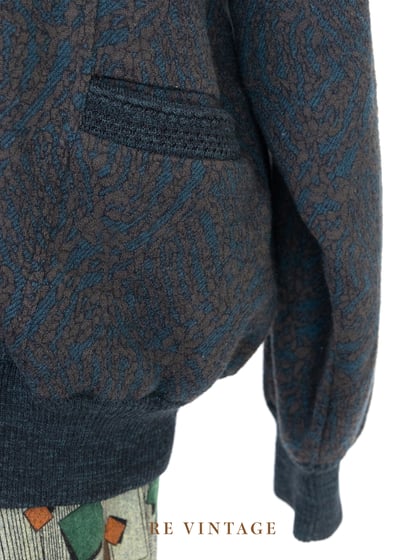 低調的綠棕色大理石紋路針織外套6