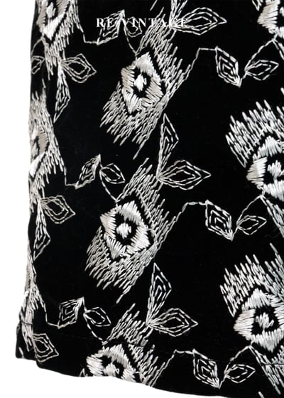 白刺繡圖騰黑系短褲（24-31"）7