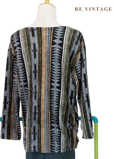 大地系圖騰線條異材絨布上衣9