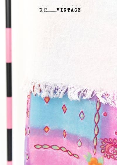 『紐約寶物』刺繡藍小花棉質上衣13