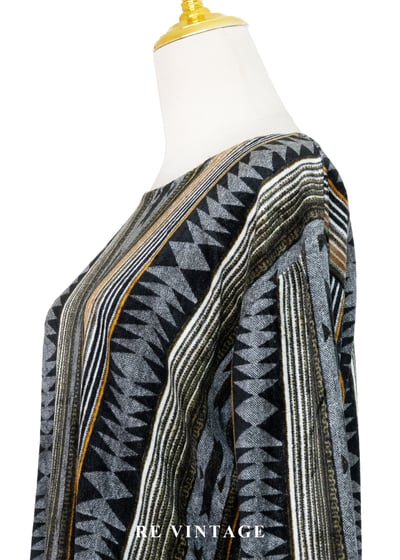 大地系圖騰線條異材絨布上衣7