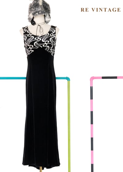 夜色裡的銀白神秘圖騰長洋裝1