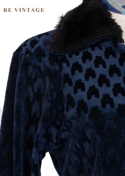 華麗毛邊深藍立體壓絨布洋裝5