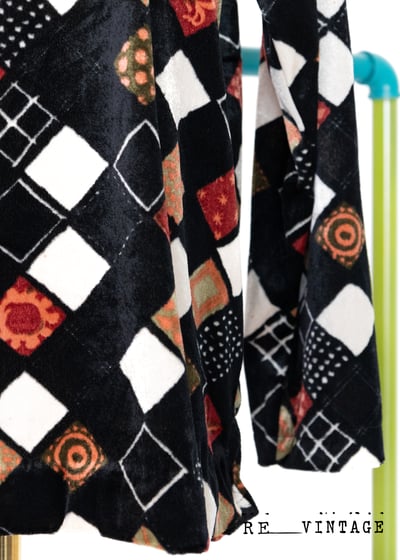 黑絨拼接圖騰薄款上衣6