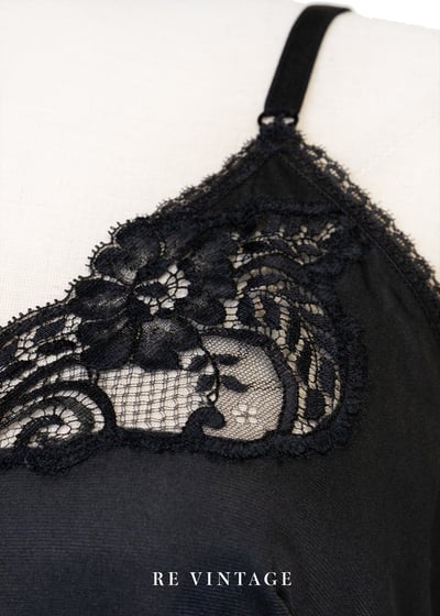 黑系花朵簍空細肩帶小背心8