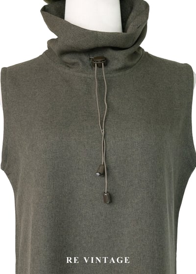 質感單品 - 抽繩領機能感森林綠長洋裝5