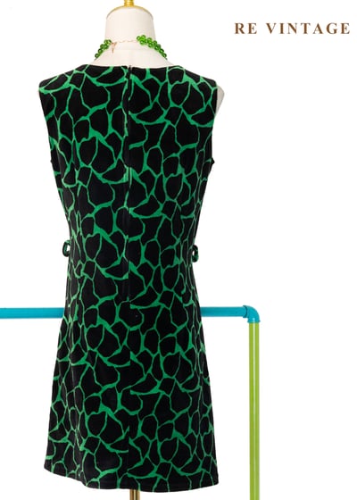 螢光綠長頸鹿紋絨布迷你洋裝11