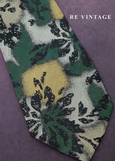 墨綠中的光束領帶2