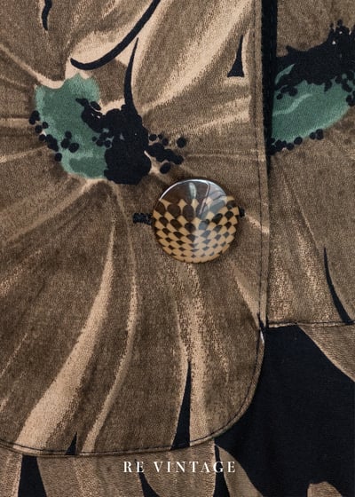 褐色大花黑底復古洋裝11