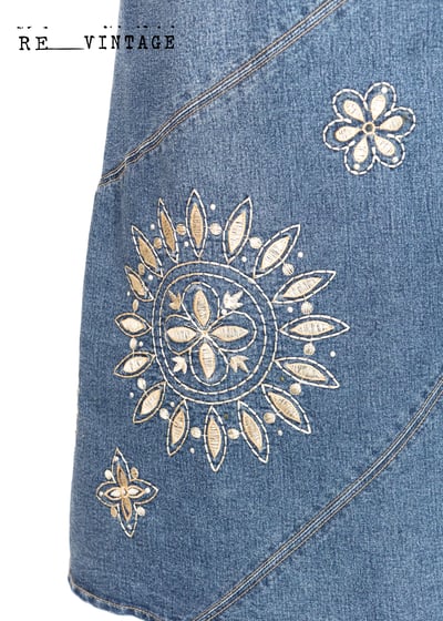 刺繡小花牛仔Ａ字中長裙3