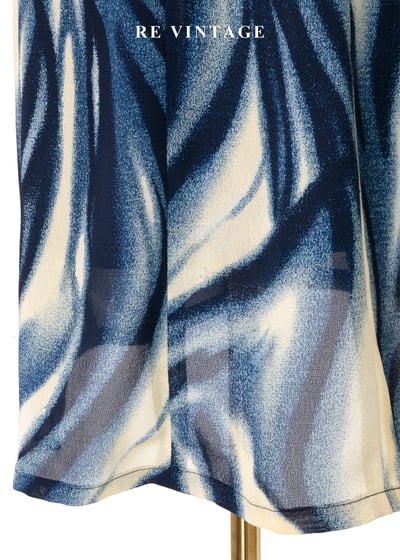 藍流波紋優雅流向洋裝11