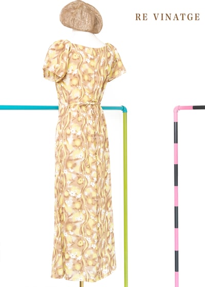 流動黃線條小白花超可愛長洋裝9