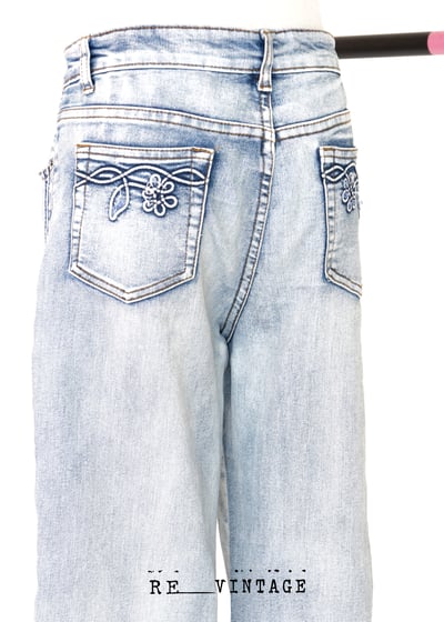 立體小花麻花捲淺色系牛仔褲13