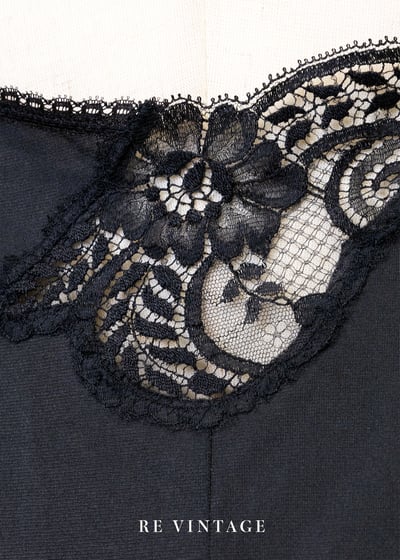 黑系花朵簍空細肩帶小背心9