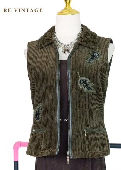 深橄欖綠粗條燈芯絨落葉背心1