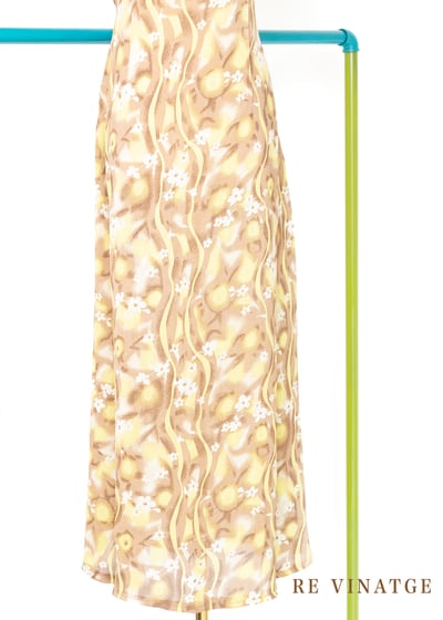 流動黃線條小白花超可愛長洋裝7