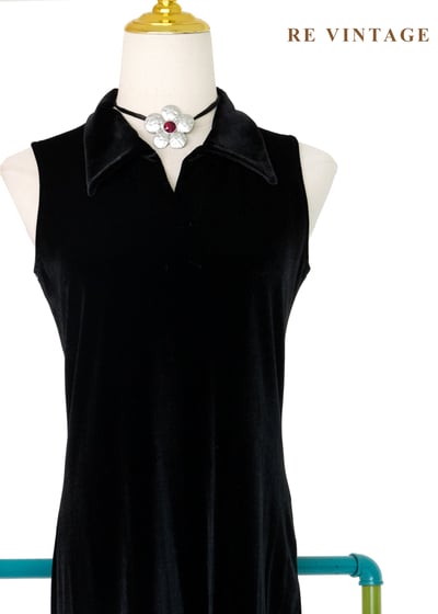 貴族學院端莊的黑絨無袖洋裝6