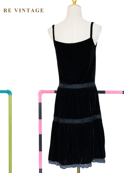 慵懶美女神黑絨細肩帶洋裝12