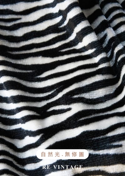 黑白流動斑馬紋絨布上衣11