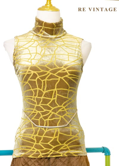 Memory of Light 金黃色絨布背心1