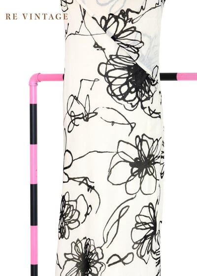 色鉛筆小花米白色洋裝4