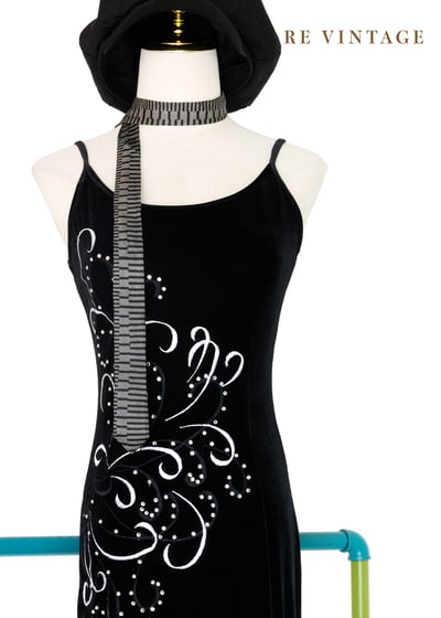 質感單品 - 花影蜿蜒流動黑絨細肩帶洋裝3