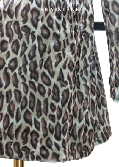 叢林獵手 - 冷調灰綠系豹紋絨布迷你洋裝11