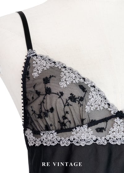 純白花朵透膚微辣細肩帶背心6