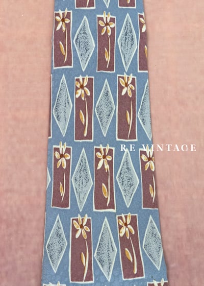 跳動著的菱格小花領帶8