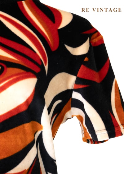 烈火漩渦絨布短袖上衣5