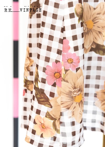 巧克力小格紋粉紅小花中長版洋裝10