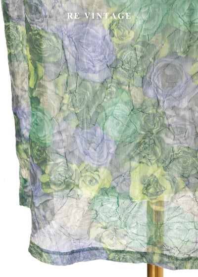 薄透柔和綠花園長洋裝13