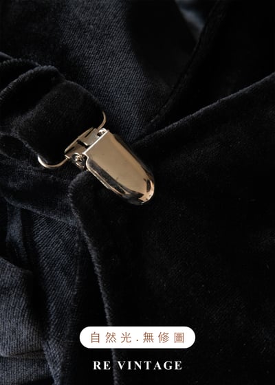 極簡主義 - 銀釦黑絨吊帶長洋裝13